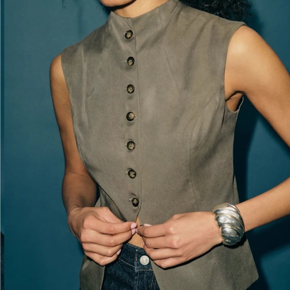 Reformation Lottie Vest Poppyseed - Picture 2 of 7